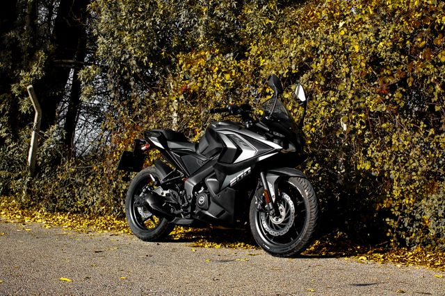 Bajaj Pulsar RS200 side view