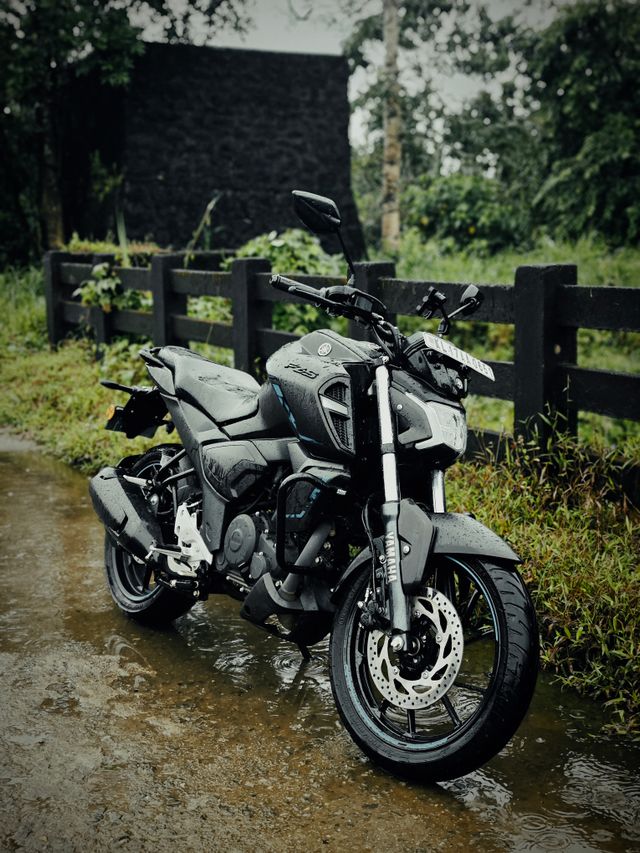 Yamaha FZ-S FI side view