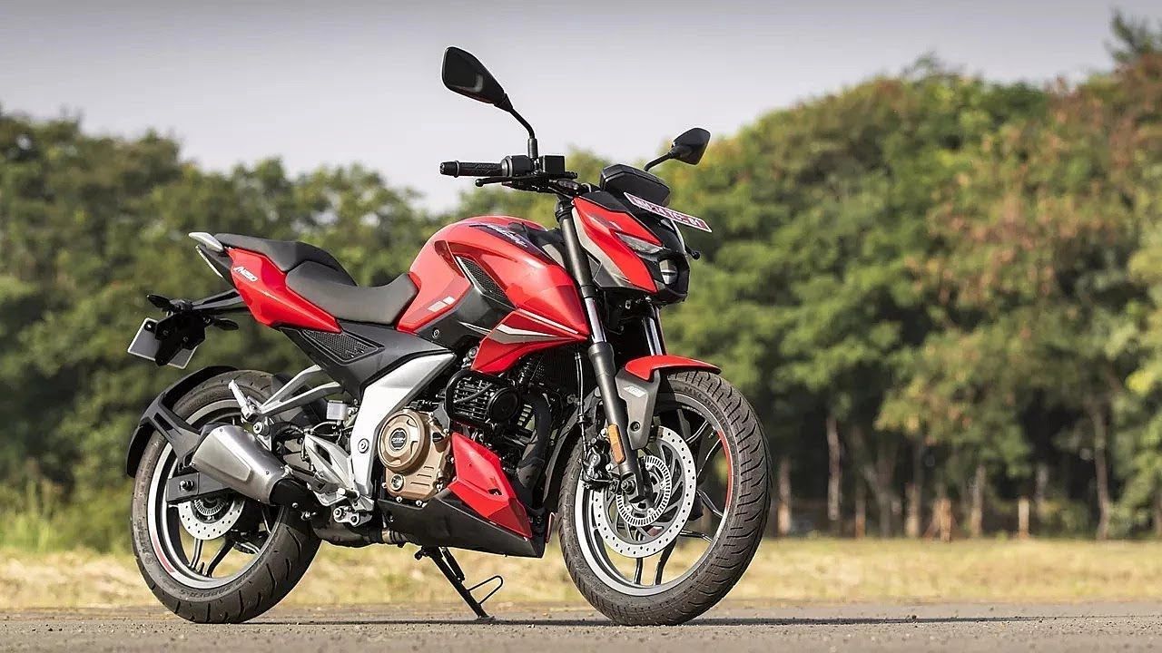 Bajaj Pulsar N160 side view