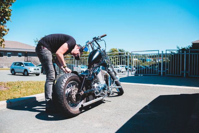 Cleaning and lubricating motorcycle chain