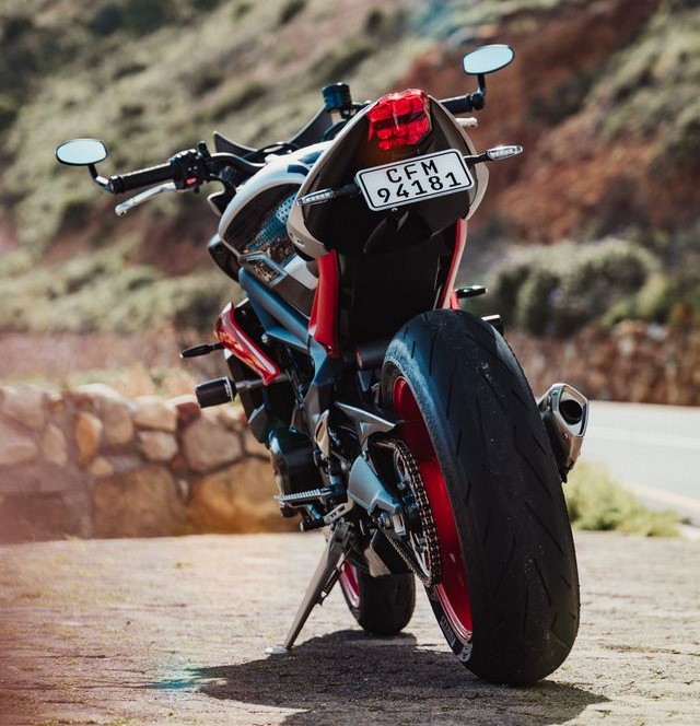 Ultimate Motorcycle Tyre Upgrade Guide 2026 – Size, Brand & Real-World Performance