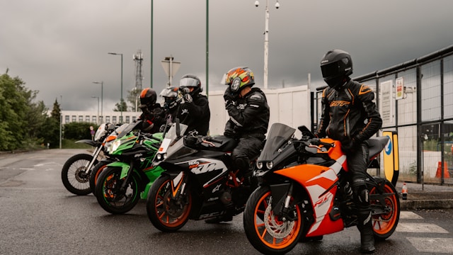 R15 V4 vs NS200 vs Apache RTR 200 vs Xtreme 250R comparison