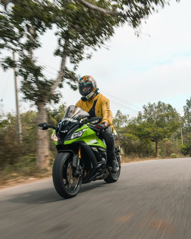 Comfortable motorcycle riding posture on Indian roads